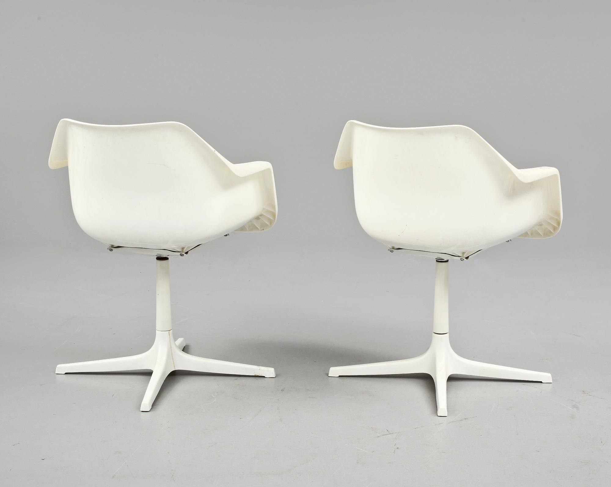 SNURRSTOLAR, ett par, Robin Day för Hille, England, tillverkade på licens av Overman, Sverige, 1900-talets andra hälft.