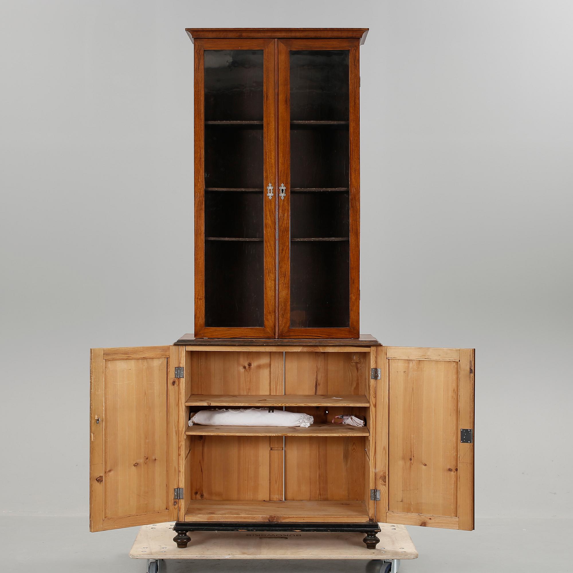 BOKSKÅP, 1800-talets andra hälft.