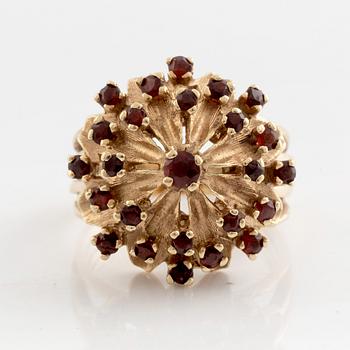 Ring, 14K guld med små granater.