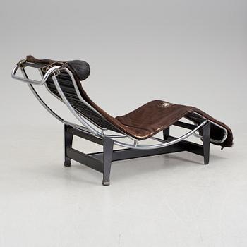 A LE CORBUSIER LC4 LOUNGECHAIR.