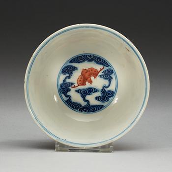 A blue and white bowl with bats in copper red, late Qing dynasty with Quangxu  six character mark.