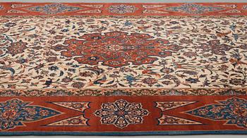 A CARPET, a semi-antique Esfahan, ca 227 x 152,5 cm (as well as the ends with ca 1½ and ½ cm flat weave).