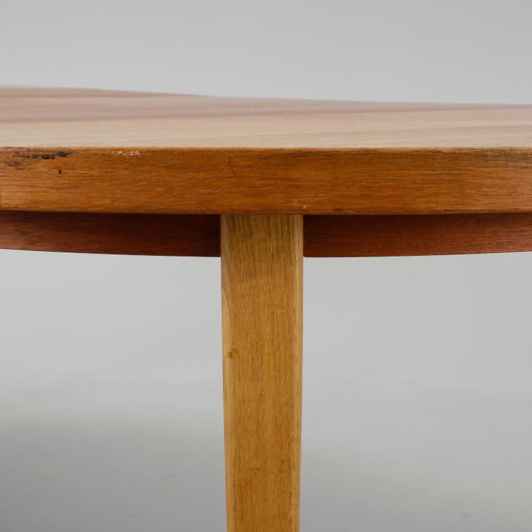 MATBORD, med tre iläggsskivor. Niels O Møller, J L Møller, Danmark, 1960-tal.