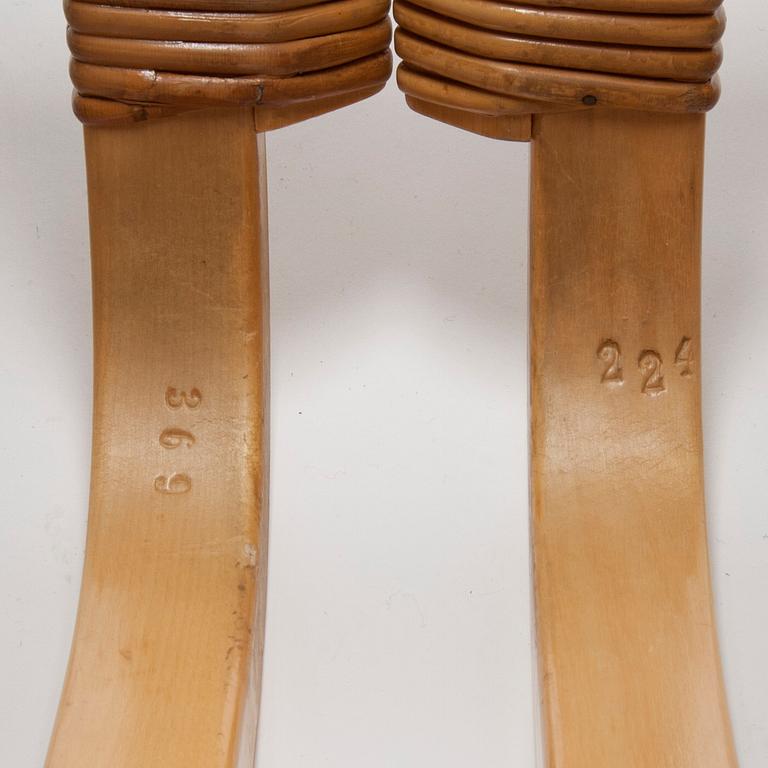 KARMSTOLAR, ett par, modell 45, Alvar Aalto, Artek. 1900-talets senare hälft.