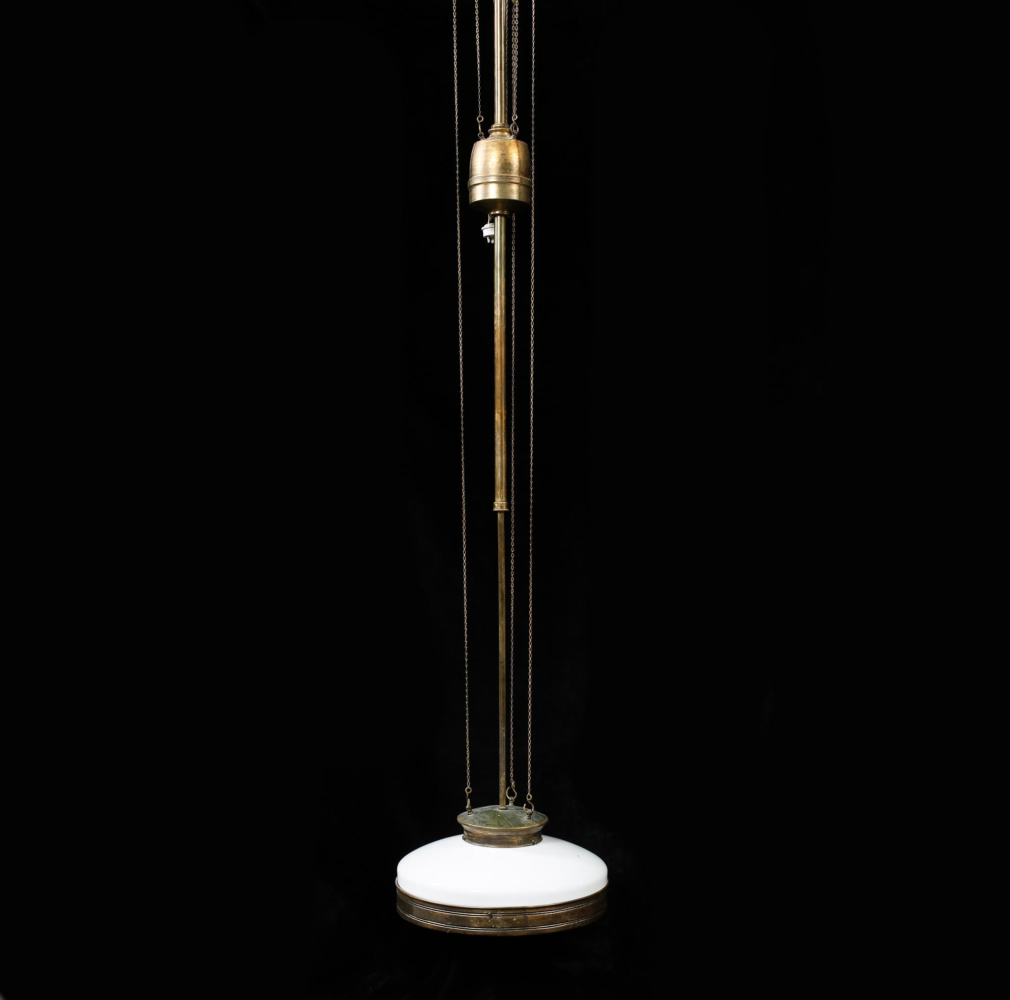 TAKLAMPA, tidigt 1900-tal. Maxhöjd ca 155 cm.