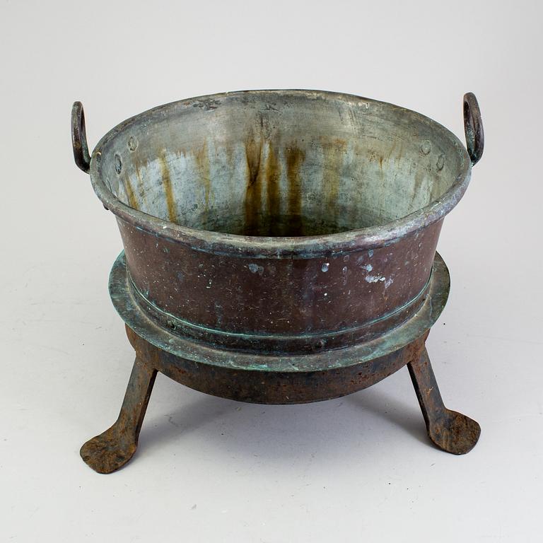 THREE 19TH CENTURY COPPER KITCHEN UTENSILS.