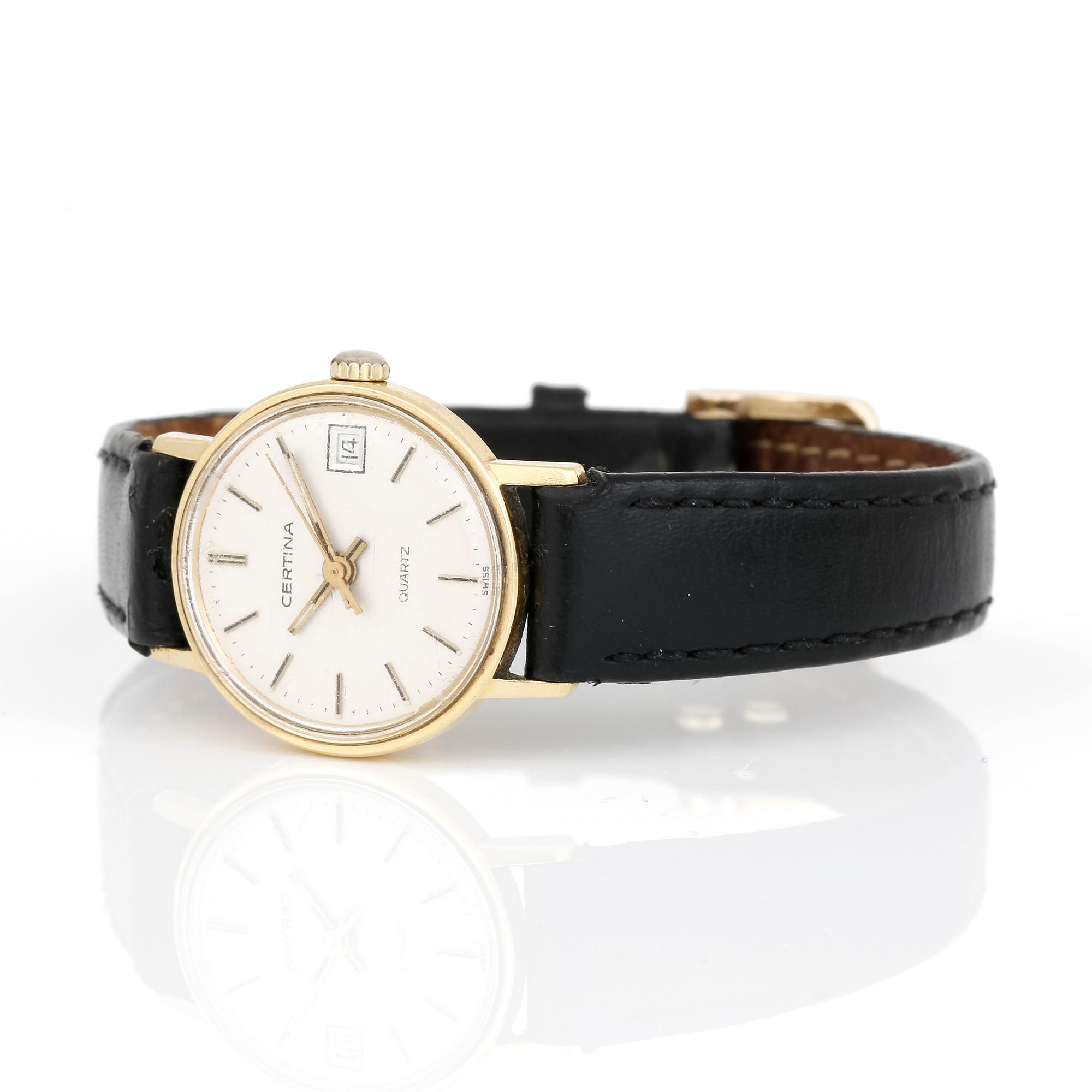 DAMARMBANDSUR, 14 k Certina, tot vikt ca 13,8 gram inkl armband.
