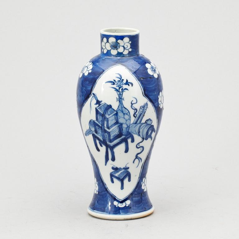 VAS, porslin, Kina, 1800-tal.