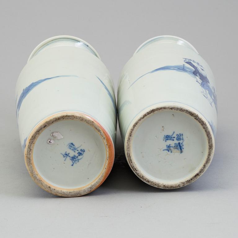 A pair of Chinese blue and white vases, Qing dynasty, late 19th century.