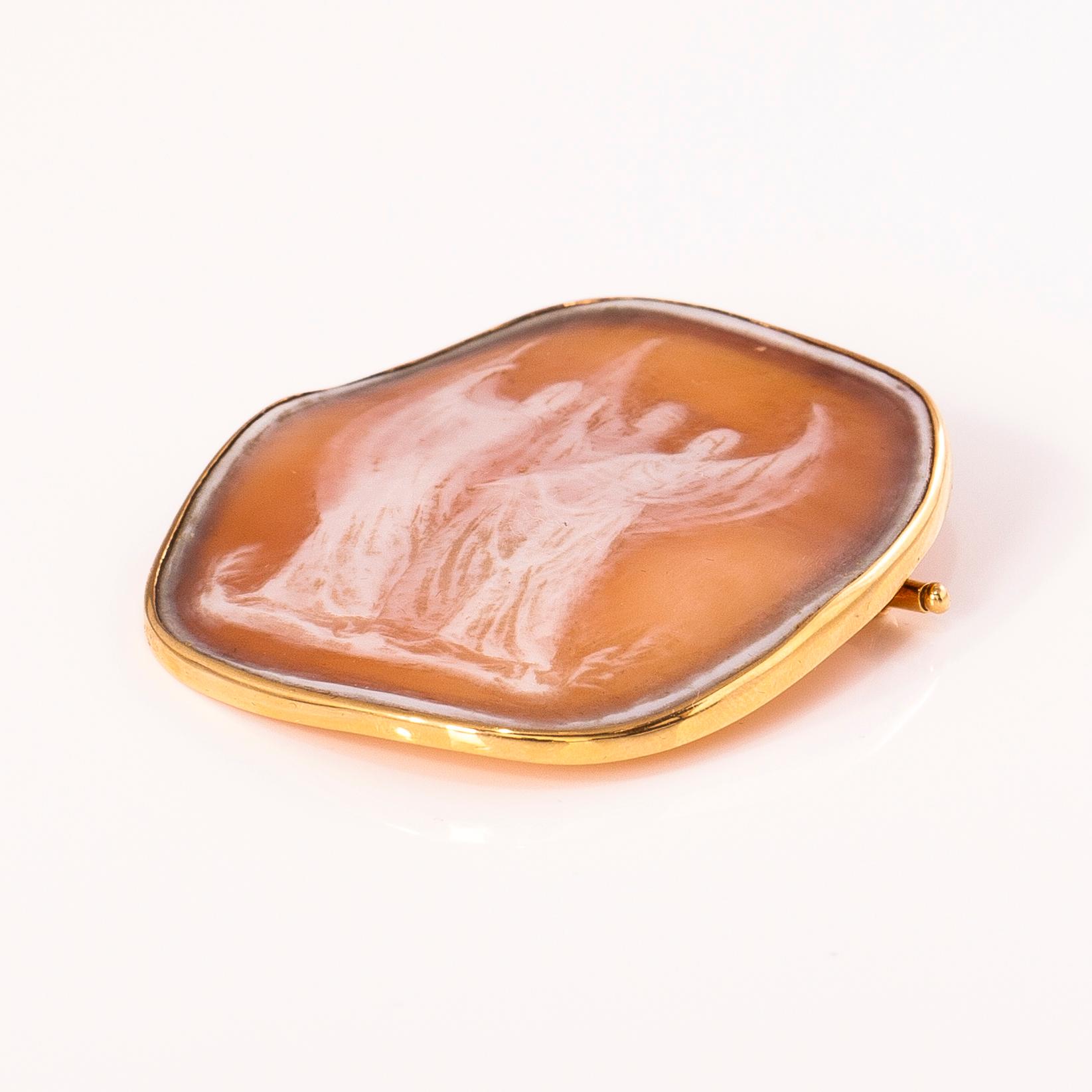 EVA GYLDÉN, An 18K gold and cameo brooch. Set by Heikki Kaksonen, Helsinki, Finland 1946.