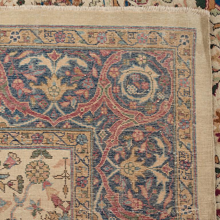 A CARPET, an antique/semi-antique Sivas/Sparta, ca 357-361 x 274-277 cm.