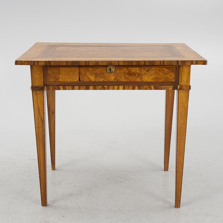 A Late Gustavian table, around 1800.