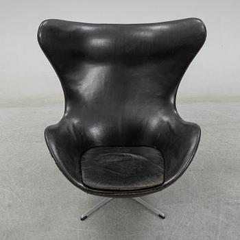 ARNE JACOBSEN, A easy chair "Egg chair" designed for Fritz Hansen, Denmark.
