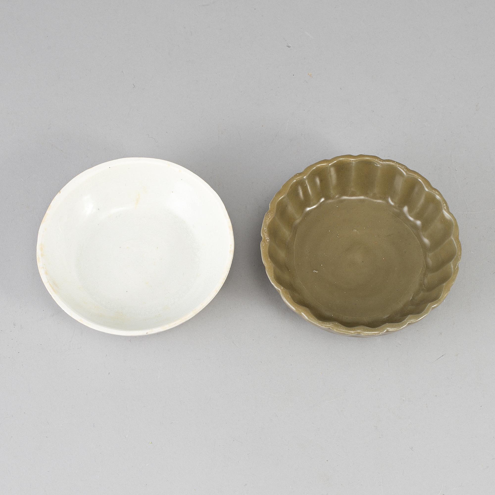 Seven Chinese ceramic dishes, 20th century.