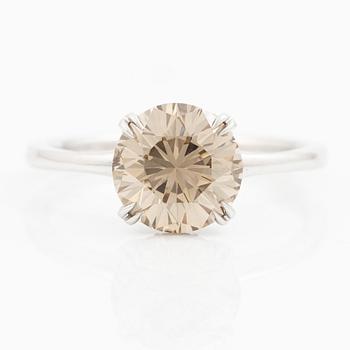 Ring in 18K white gold set with a round brilliant-cut diamond weighing 2.54 ct, accompanied by a GIA report.