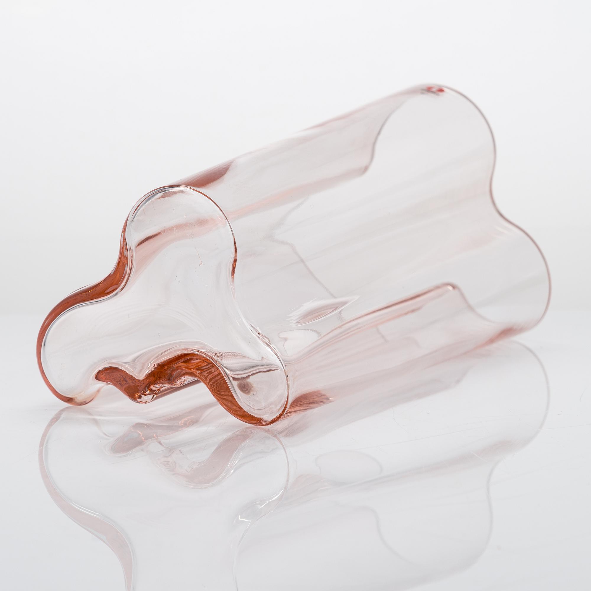 Alvar Aalto, A glass vase "Savoy", Iittala 2000s. Marked Iittala.