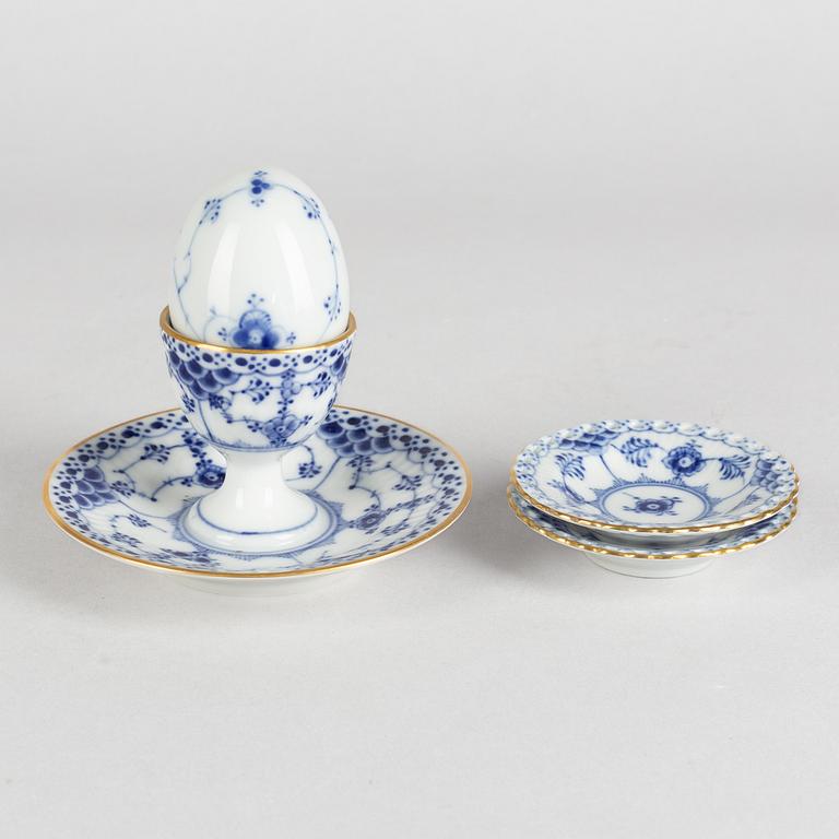 A 'Blue Fluted' porcelain egg stand and a pair of small dishes, Royal Copenhagen, model 543 and 1004, 20th century.