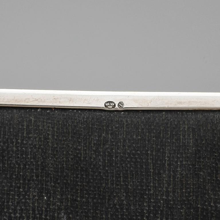 CIGARRSKRIN, silver, svenska importstämplar, 1900-talets mitt. Total vikt ca 615 gram.