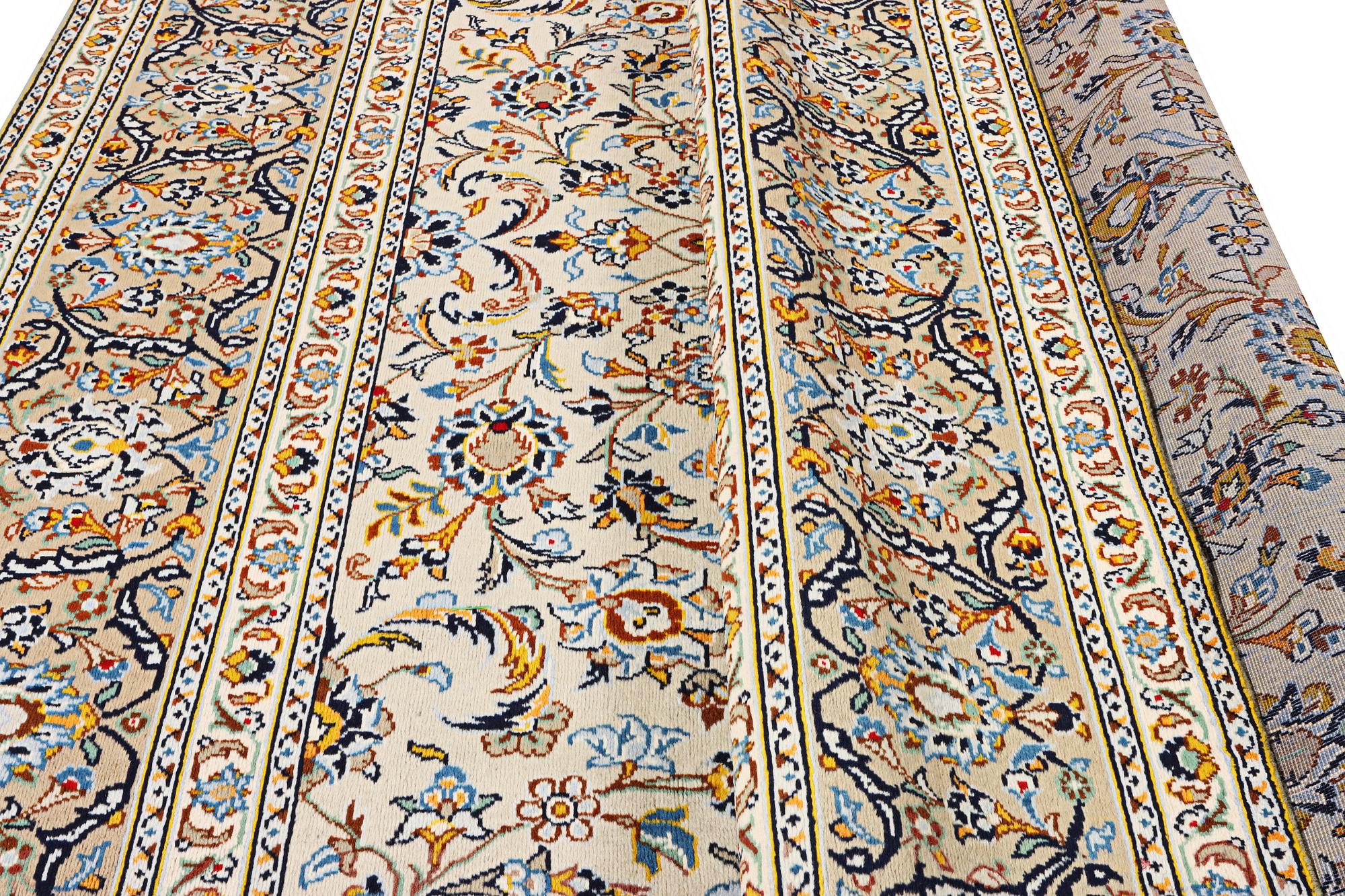 A Kashan carpet, c. 337 x 245 cm.