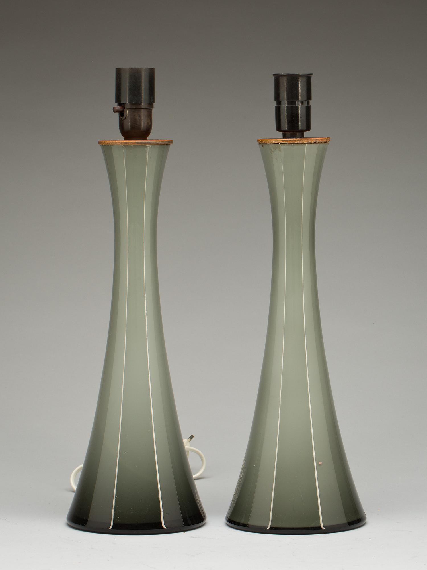 BORDSLAMPOR, ett par, glas, Bergboms. 1960-tal.