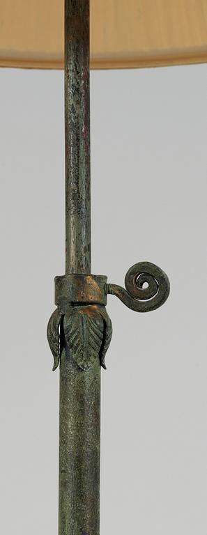 GOLVLAMPA, smidesjärn, 1900-talets första hälft.