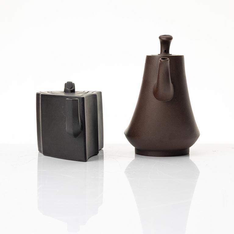 Two Chinese yixing teapots, 1980s.