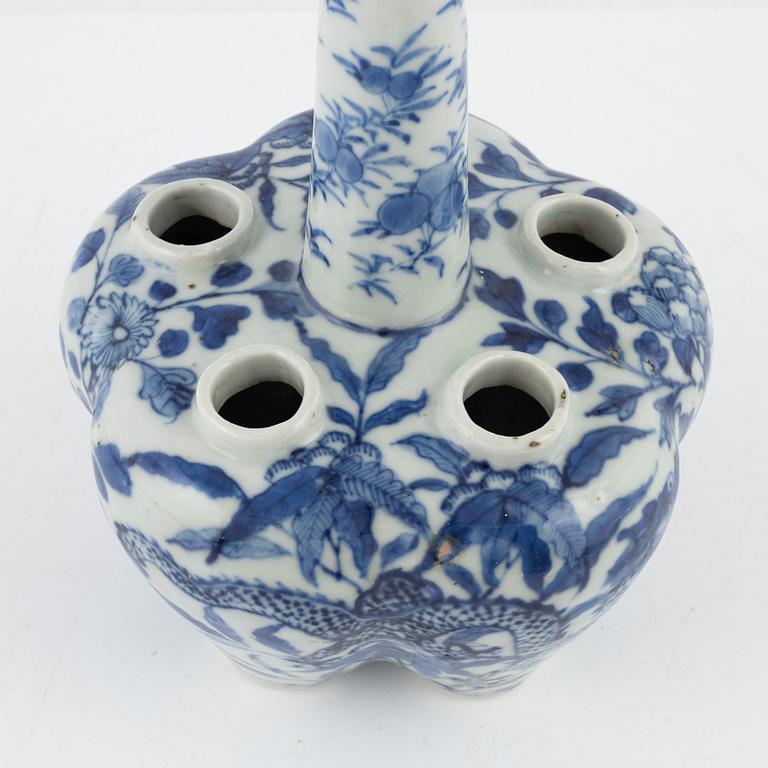 Tulpanvas, porslin, sen Qingdynasti.