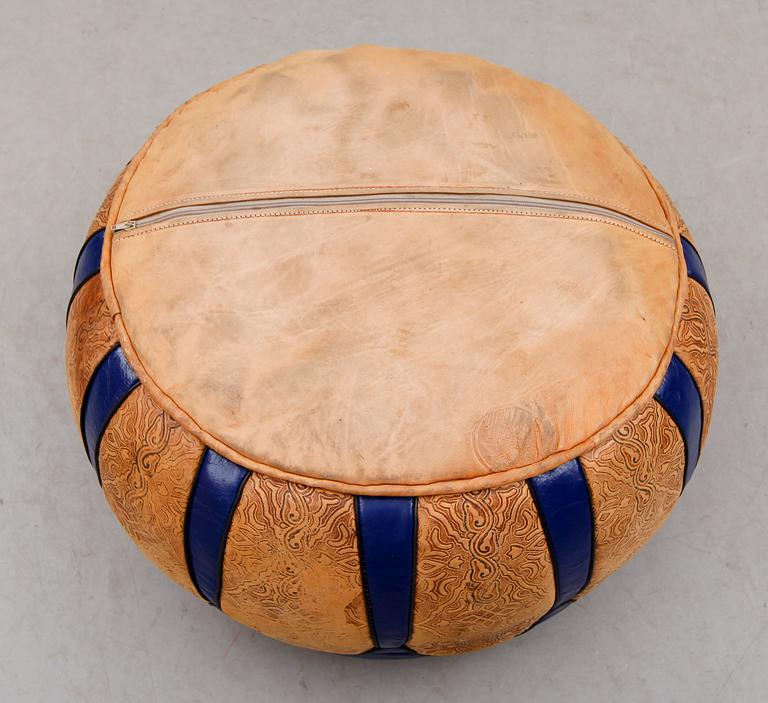SITTPUFF, läder, 1900-talets mitt.