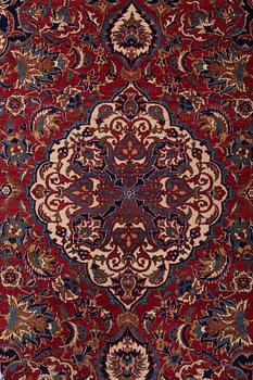 A RUG, a semi-antique Esfahan, ca 213,5 x 143,5-146,5 cm.