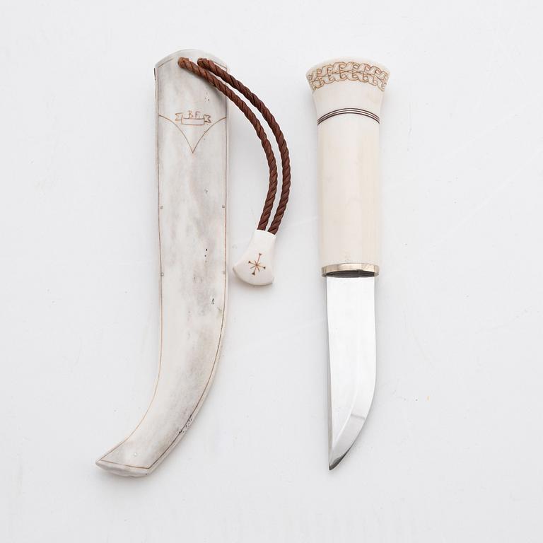 A reindeer horn knife by Bertil Fällman, signed.