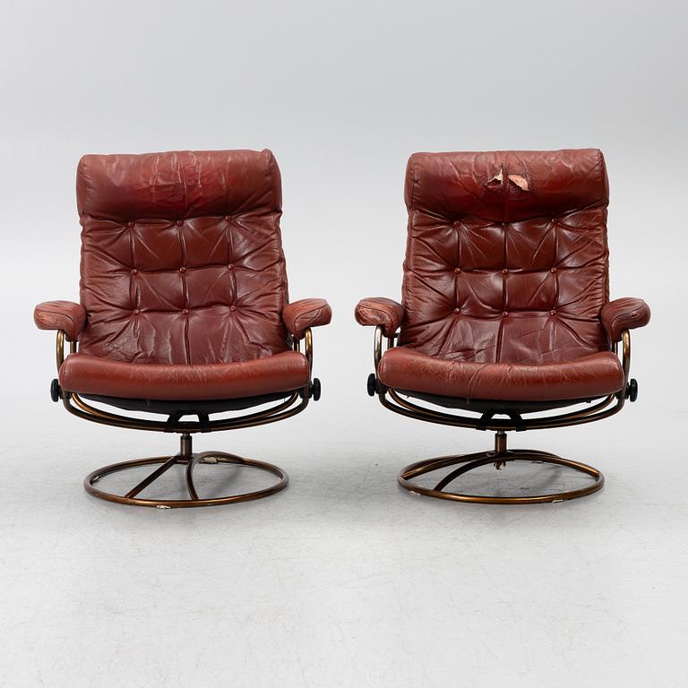 Fåtöljer, ett par, med fotpall, 1970-tal.