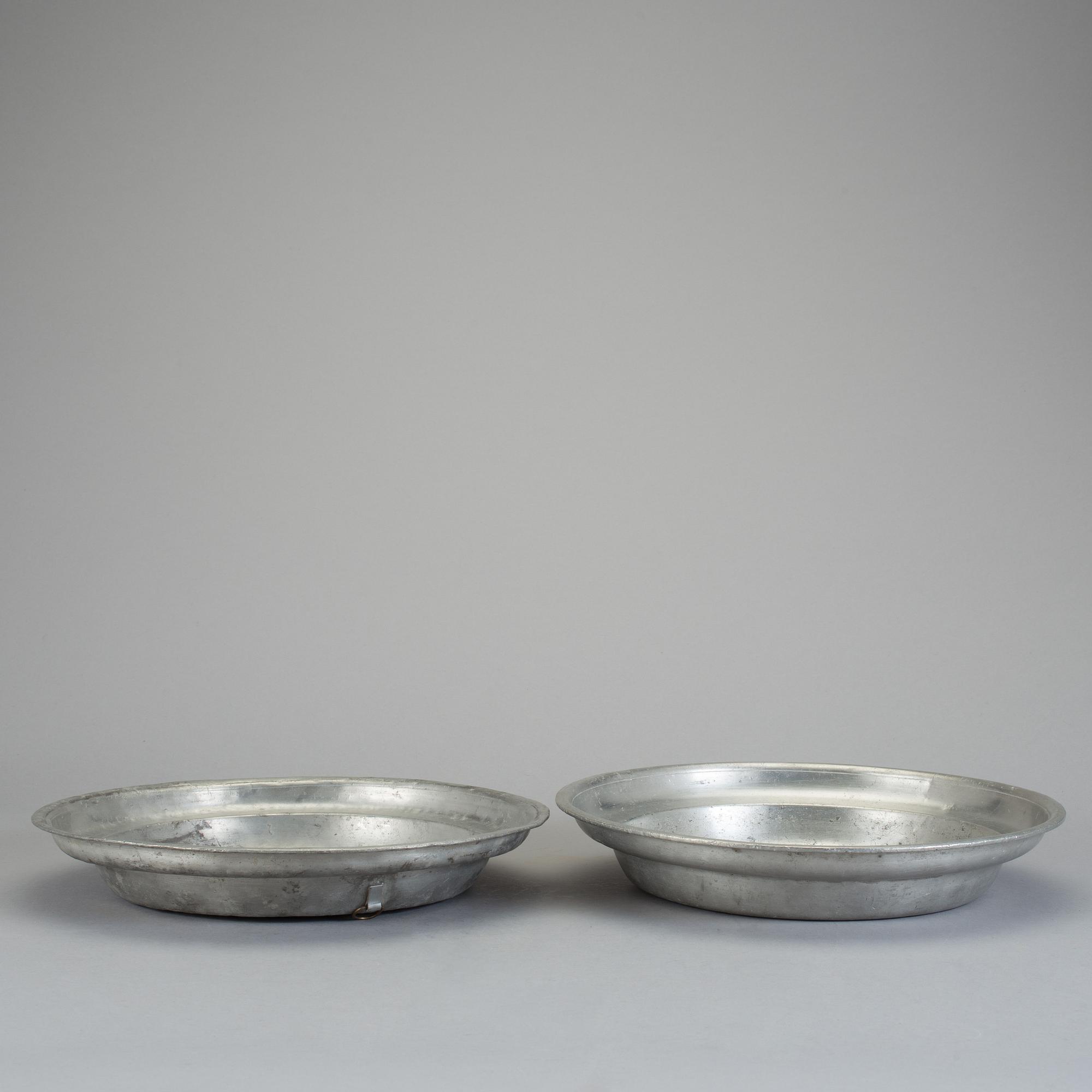 SKÅLFAT, 2 st, tenn, otydliga stämplar, bland annat Nyköping, 1800-tal.