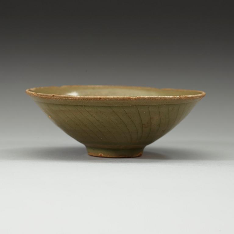 SKÅL, keramik, av "Yaozhou-typ", Songdynastin (960-1279).