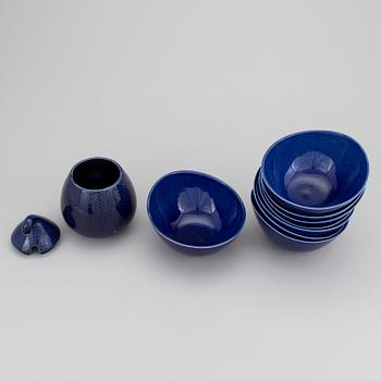 Hertha Bengtsson, 9 pieces of the "Blå eld" service, Rörstrand.