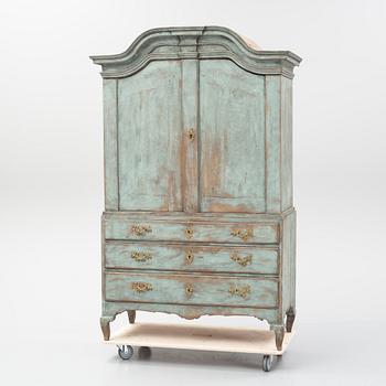 A rococo cabinet from the 1700's.
