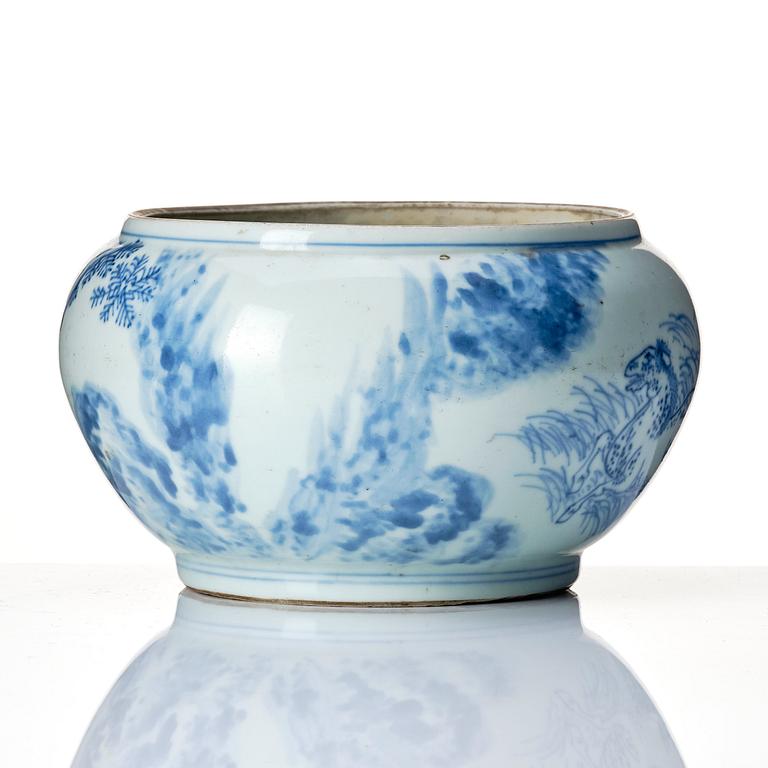 A blue and white pot, Transition, 17th century.