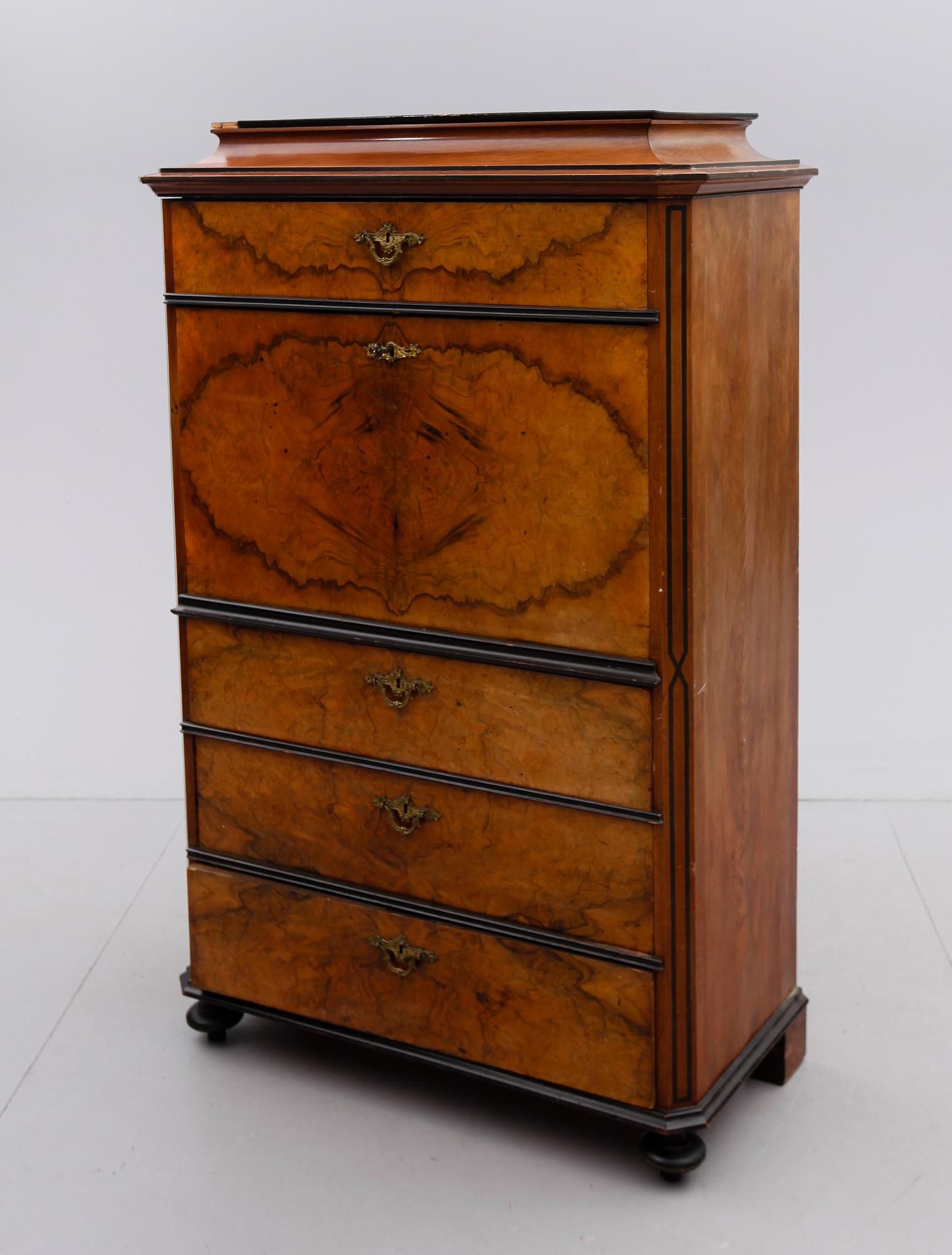 CHIFFONJÉ, sent 1800-tal.
