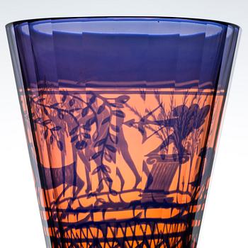 Gunnar Cyrén, a 'graal' glass vase 'Arkadien III', Orrefors 1988.