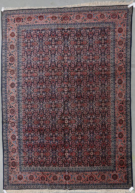 MATTA, semiantik Täbris. Ca 340x233 cm.