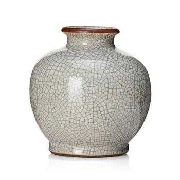 846. A ge glazed globular vase, Qing dynasty, possibly 18th Century.