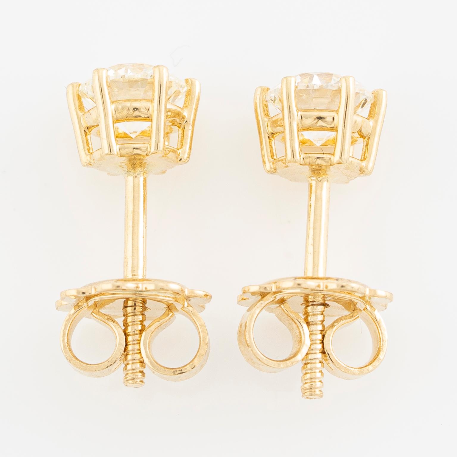 Örhängen 18K guld med briljantslipade diamanter.