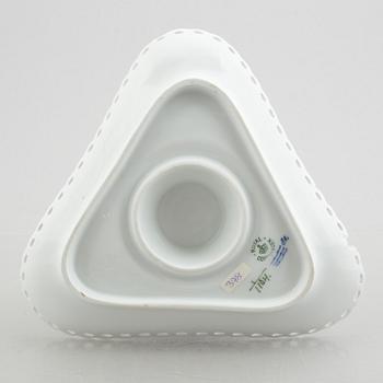 Two dishes and a sauce bowl, porcelain, "Blue fluted" / "Musselmalet", Royal Copenhagen, part 19th century.
