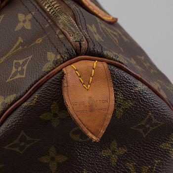 a Louis Vuitton "Speedy 35" bag.