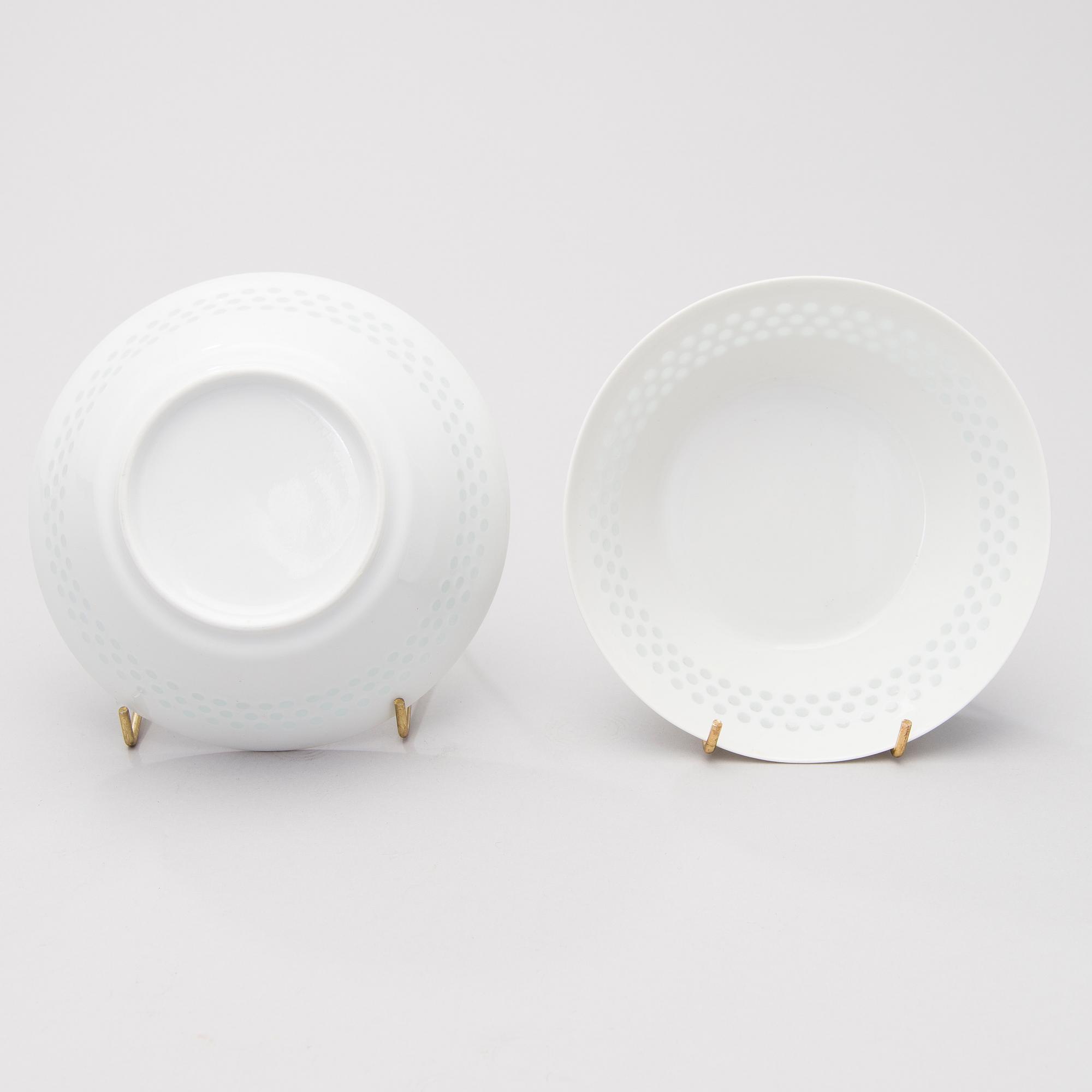 FRIEDL HOLZER-KJELLBERG, ASTIASTO, 34 osaa, "Helmi", riisiposliinia, signeeratut F.H.Kj. Arabia Finland.