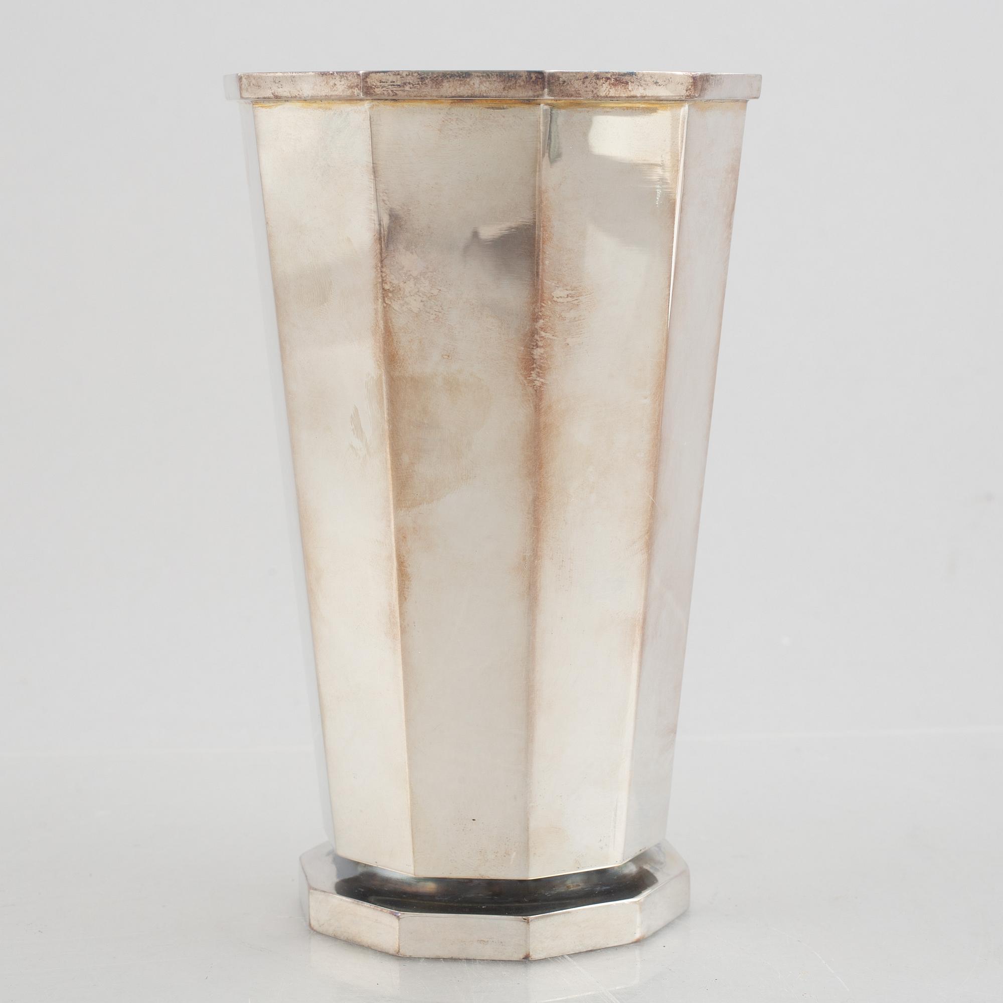 Eric Löfman, a silver vase, MGAB, Uppsala, 1977.