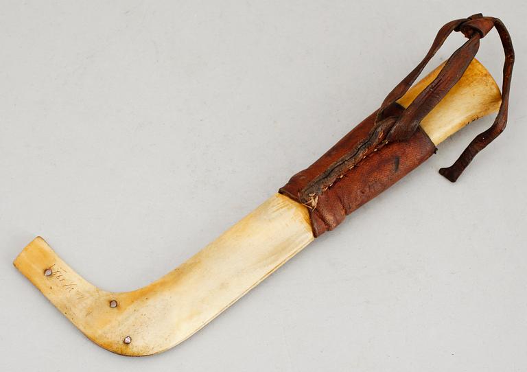 SAMEKNIV, ben och läder, otydl sign, dat 31/1 1929.