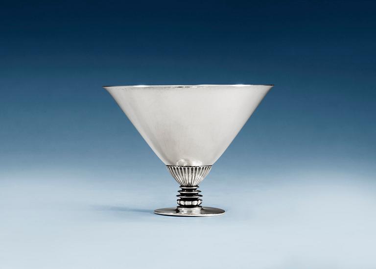 A Georg Jensen sterling bowl, Copenhagen 1933-44, design no 259.