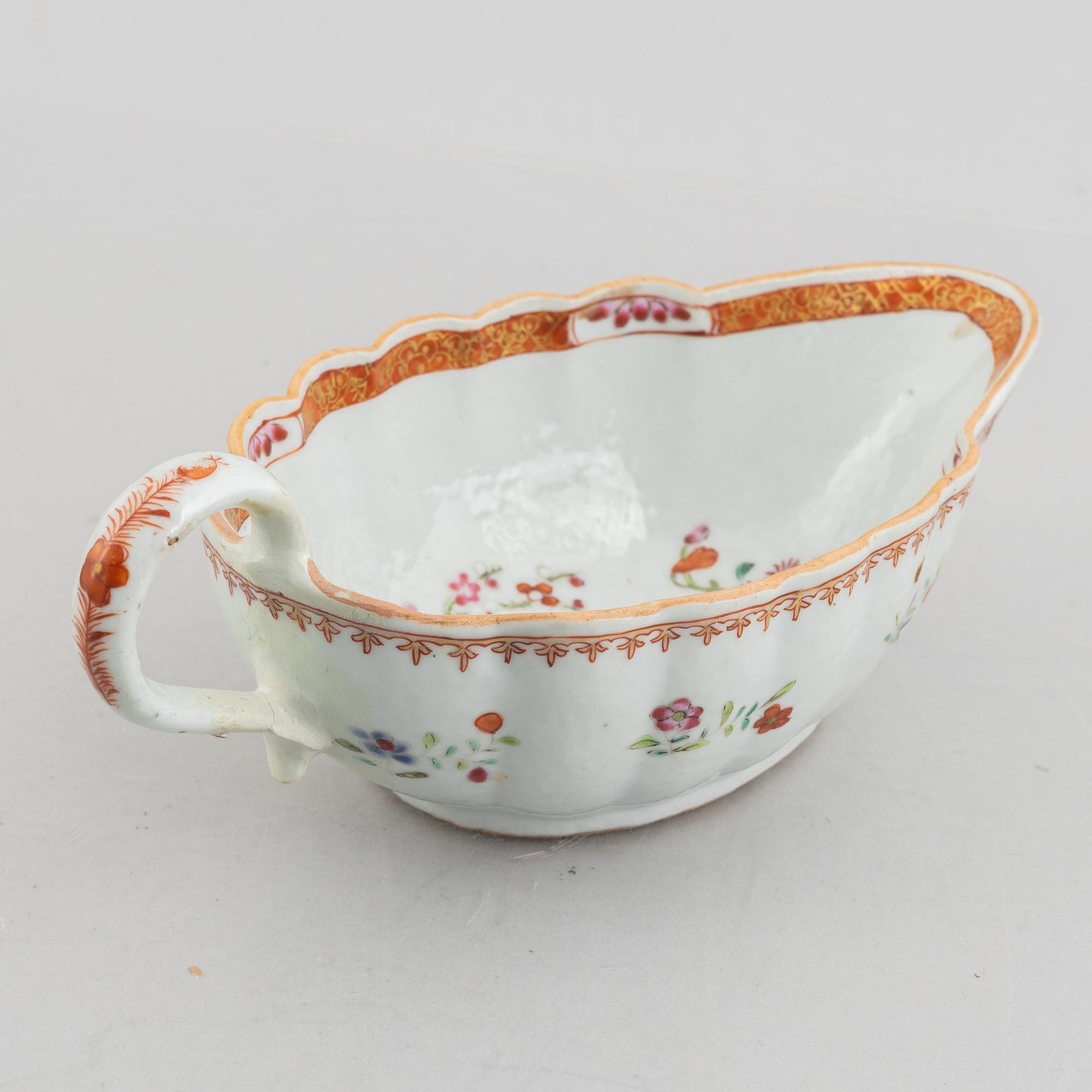A Chinese famille rose porcelain sauce boat and five dishes, Qing dynasty, 18th and 19th century.
