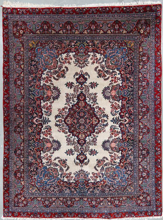 MATTA, Sarouk, ca 320x237 cm.