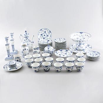 43 pieces of porcelain tableware from Royal Copenhagen, model "Musselmalet",second half of the 20th century.
